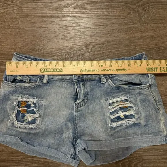 Hippie Laundry Mid Rise Embroidered Denim Shorts Size 30 Boho Festival - Picture 3 of 9